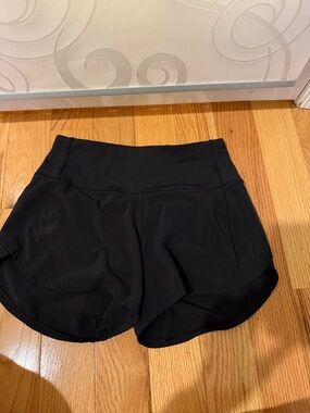Lululemon Women's Speedups 2.5 Black Shorts - Size 4